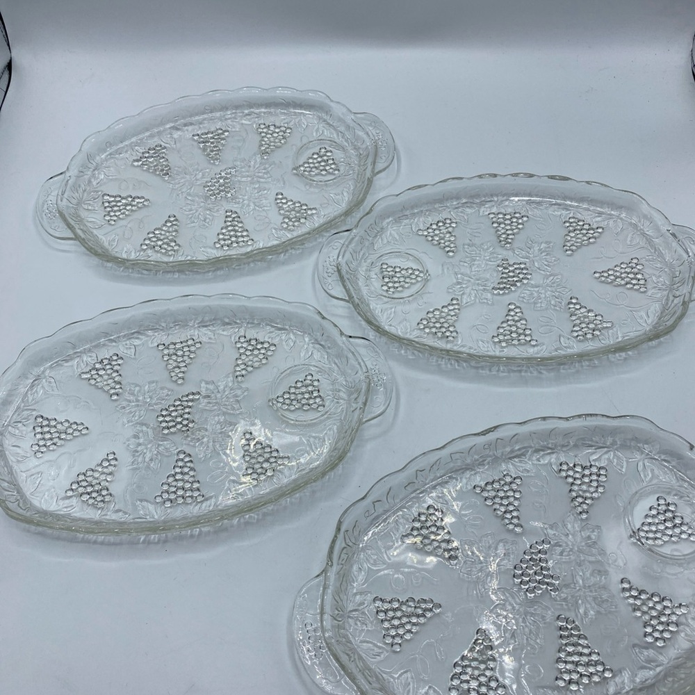 Vintage Anchor Hocking Grapes Serva Snack Glass Plate Set Of 4
